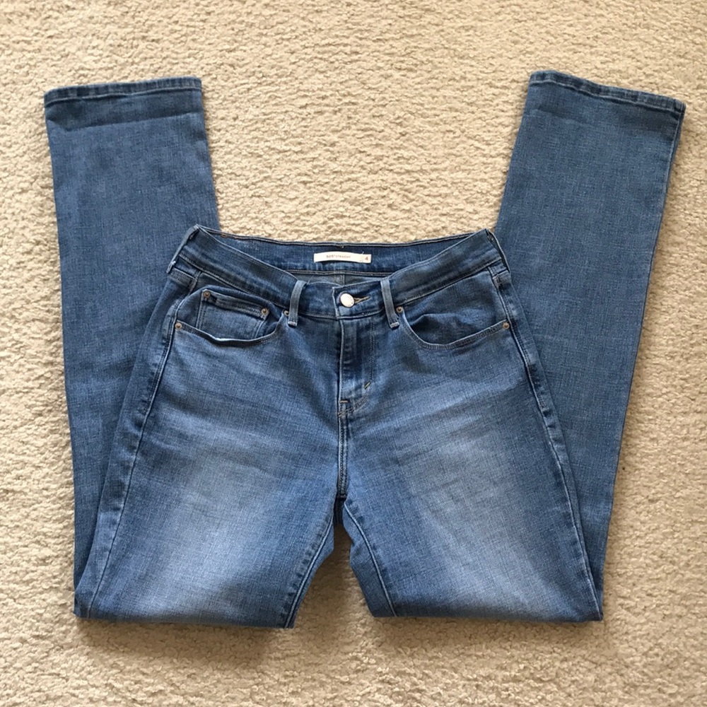 Levi’s Straight Leg Jeans